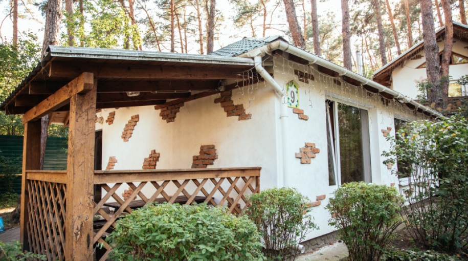 Отдельностоящий коттедж 9 на 4-х с гостиной и террасой